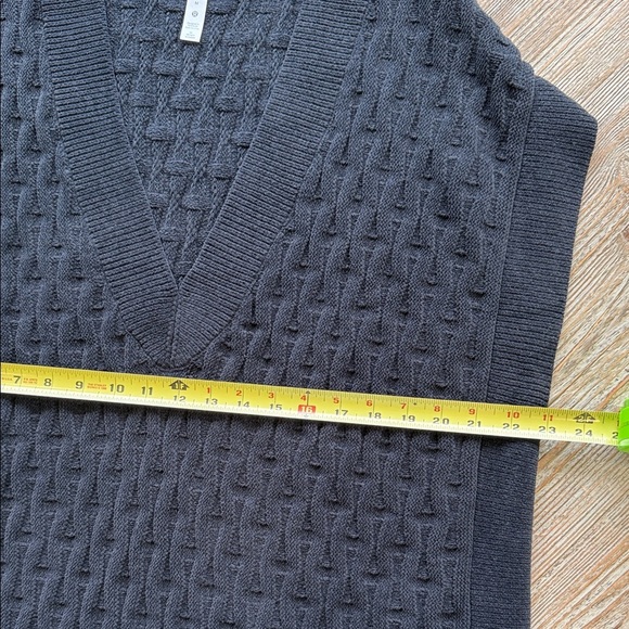 Lululemon Black V-Neck Thick Soft Cable Knit Sweater Vest Oversized M - Picture 3 of 8